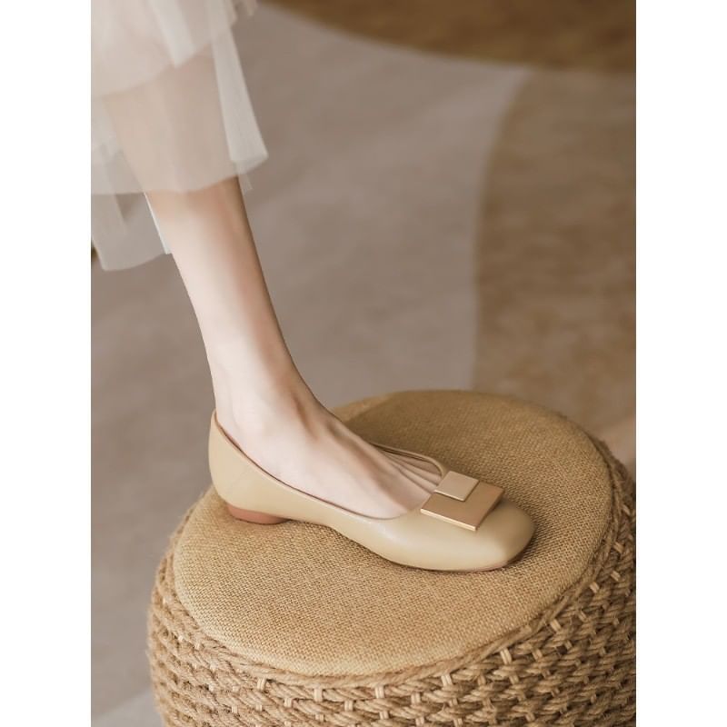 Buckled Geometric Flats