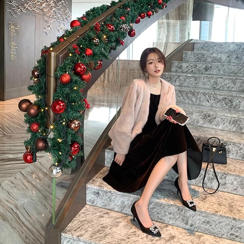 Kitten Rhinestone Pointed Pumps Heel