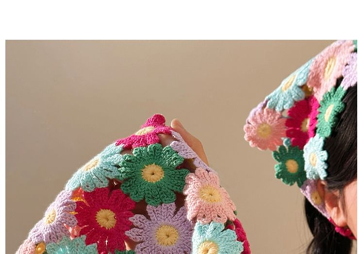 Triangle Head Knit Floral Scarf