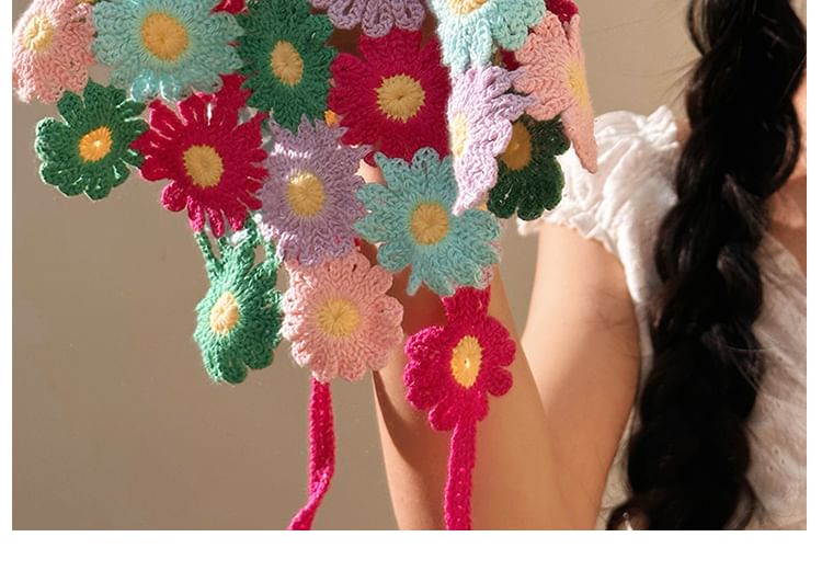 Triangle Head Knit Floral Scarf