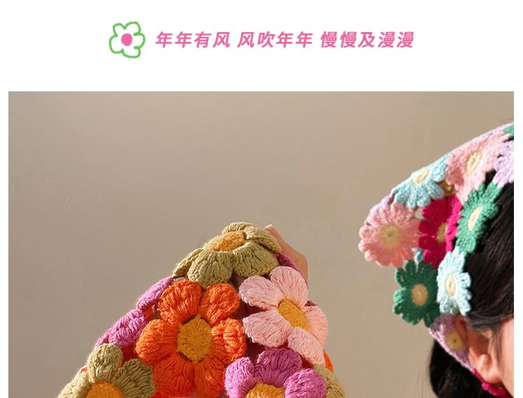 Triangle Head Knit Floral Scarf