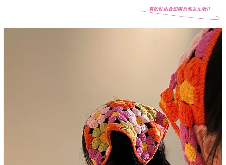 Triangle Head Knit Floral Scarf