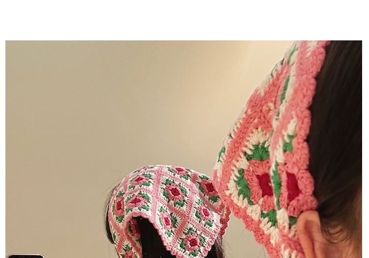 Knit Floral Head Triangle Scarf Plaid