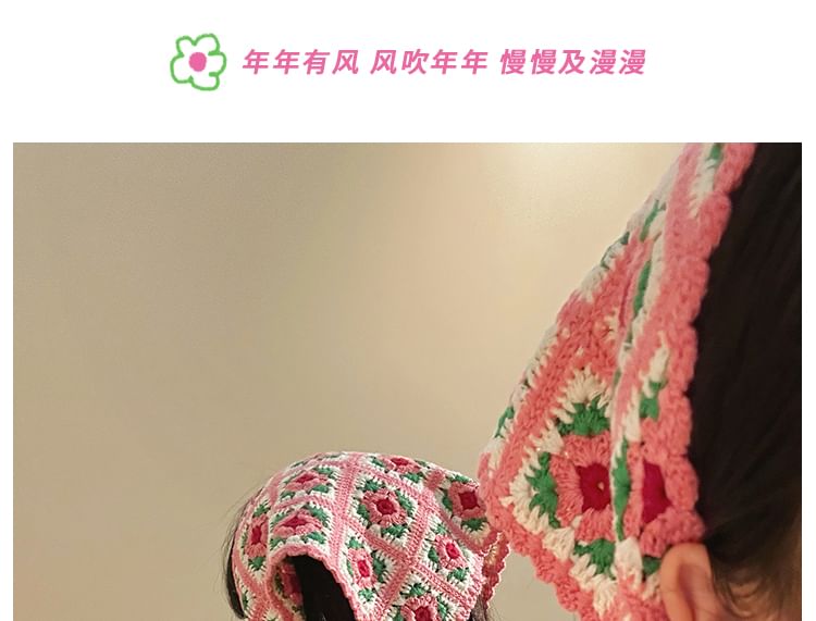 Knit Floral Head Triangle Scarf Plaid