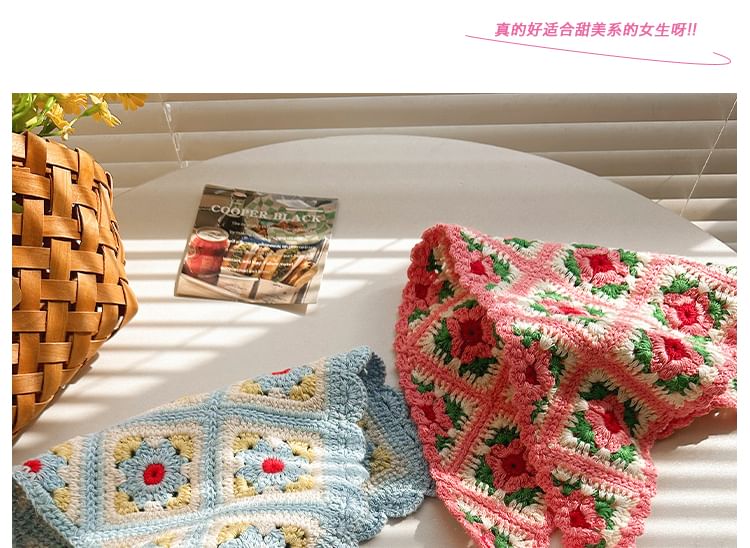 Knit Floral Head Triangle Scarf Plaid
