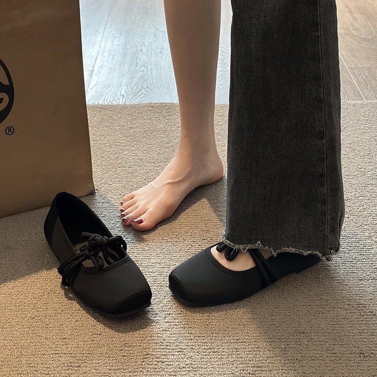 Frog Jane Square Mary Buttoned Plain Toe Flats