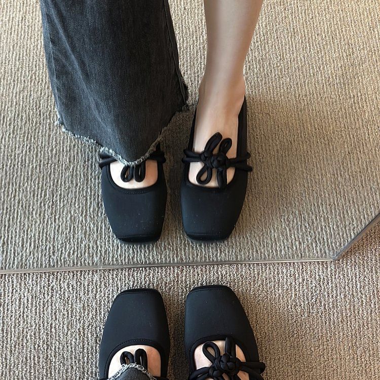 Frog Jane Square Mary Buttoned Plain Toe Flats