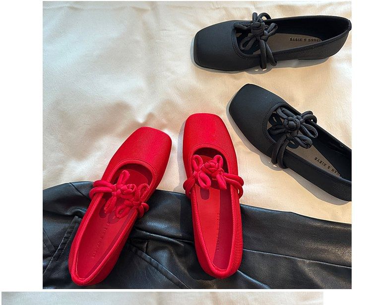 Frog Jane Square Mary Buttoned Plain Toe Flats