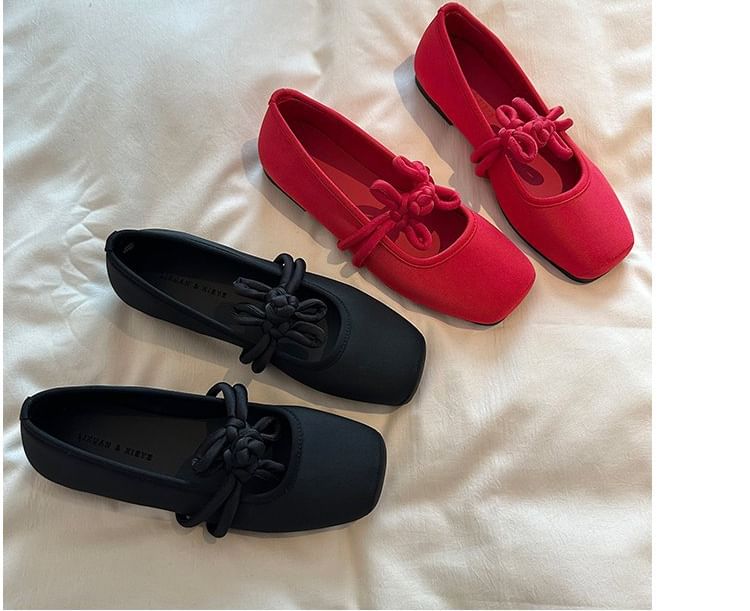 Frog Jane Square Mary Buttoned Plain Toe Flats