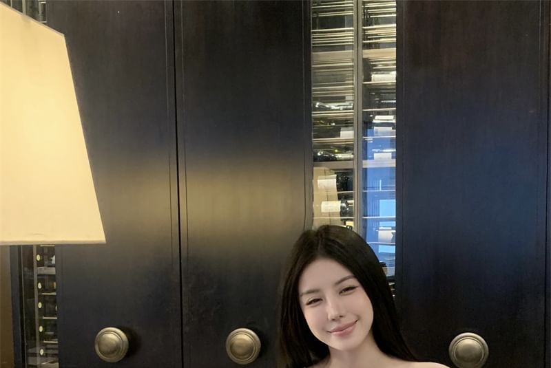 Slim Top Rhinestone Crop Fit One-Shoulder Tank Accent