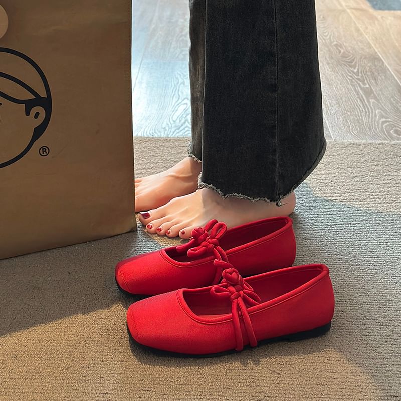 Square Mary Buttoned Frog Toe Jane Plain Flats