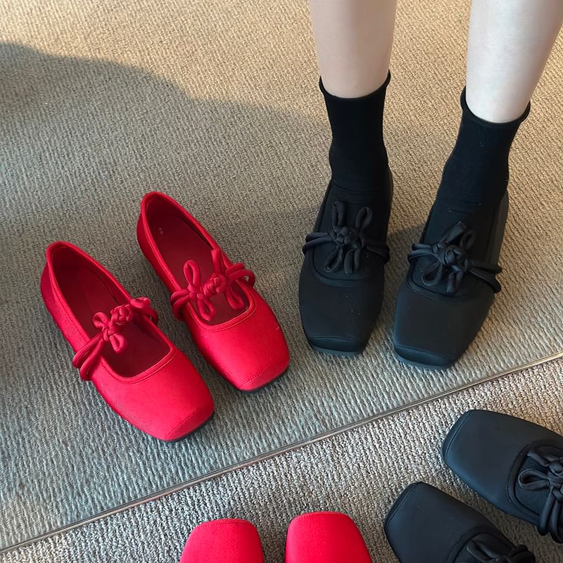 Square Mary Buttoned Frog Toe Jane Plain Flats