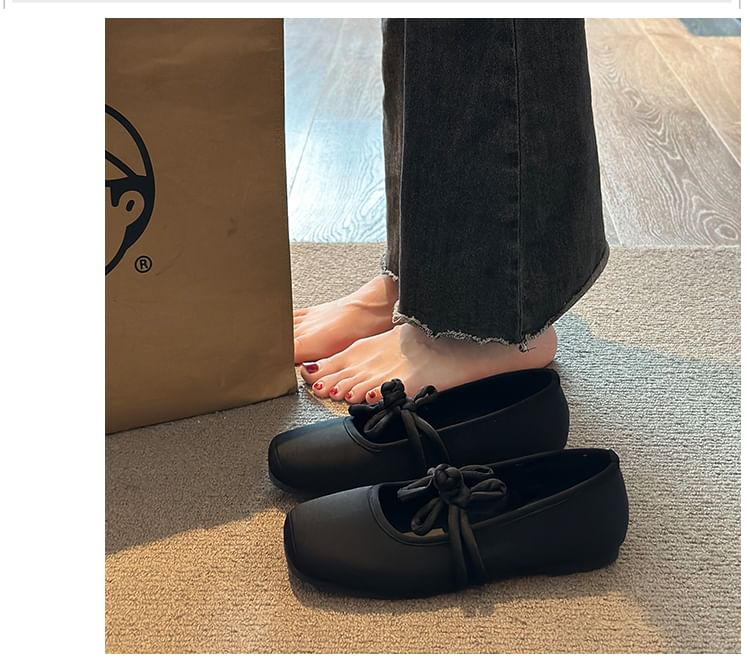 Square Mary Buttoned Frog Toe Jane Plain Flats