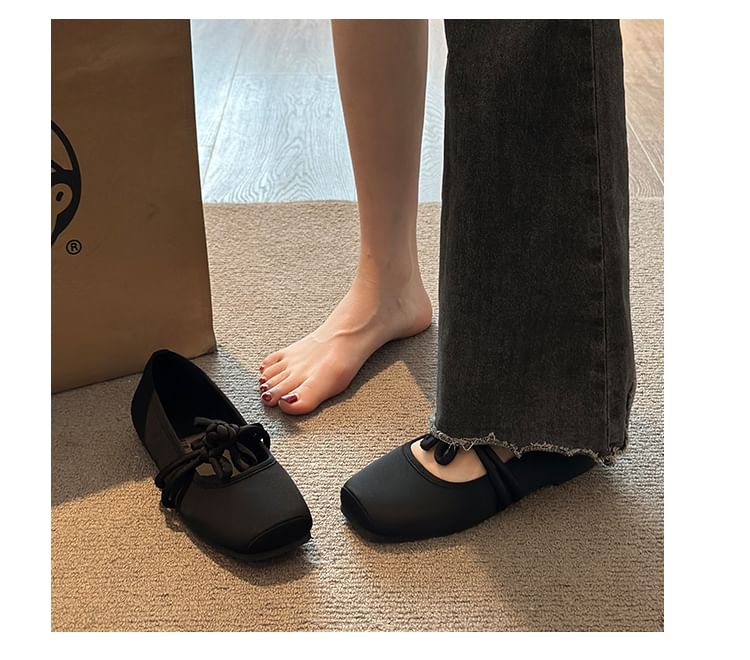 Square Mary Buttoned Frog Toe Jane Plain Flats