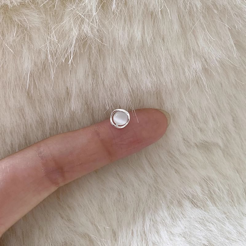 Faux Stud Eye Cat Alloy Stone Earring