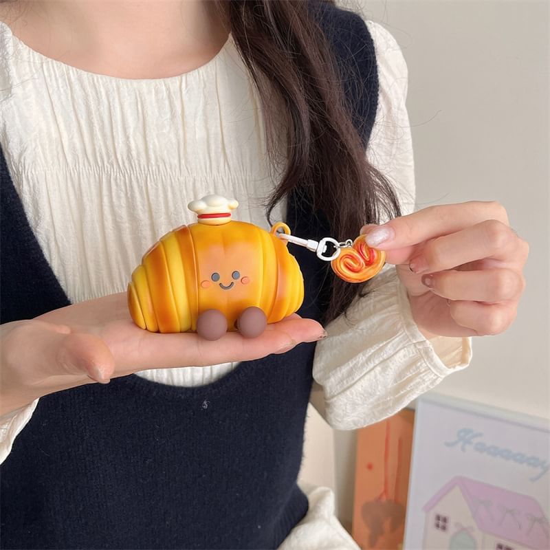 Case Pro Croissant Skin / AirPods Earphone Charm Set