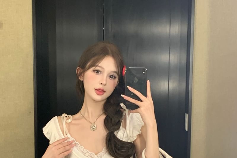 Tee / Cap-Sleeve Plain Cropped Neck Lace Trim Top V-Neck Scoop Cami Ruffle