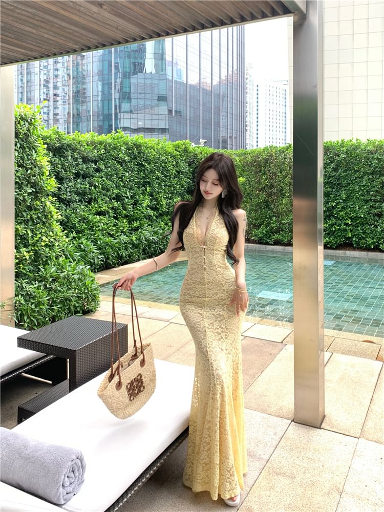 Halter Lace Mermaid Evening Gown V-Neck