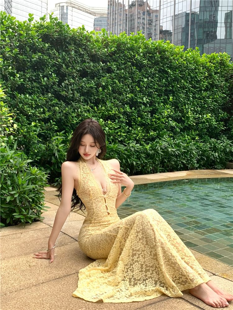 Halter Lace Mermaid Evening Gown V-Neck