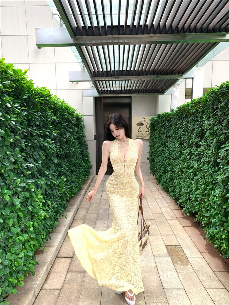 Halter Lace Mermaid Evening Gown V-Neck