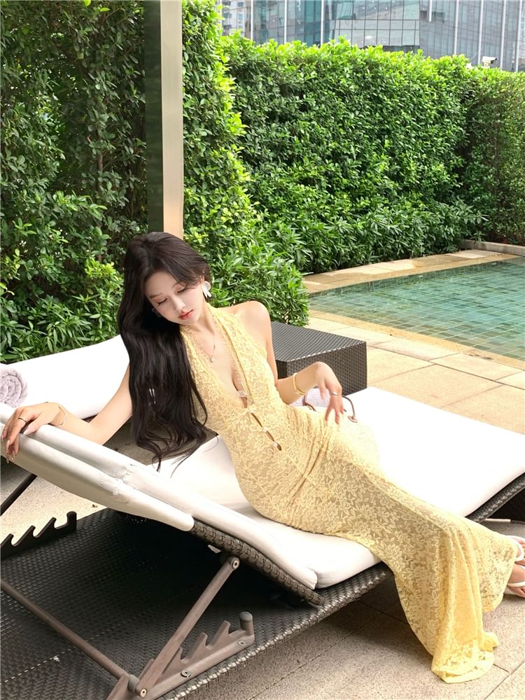 Halter Lace Mermaid Evening Gown V-Neck