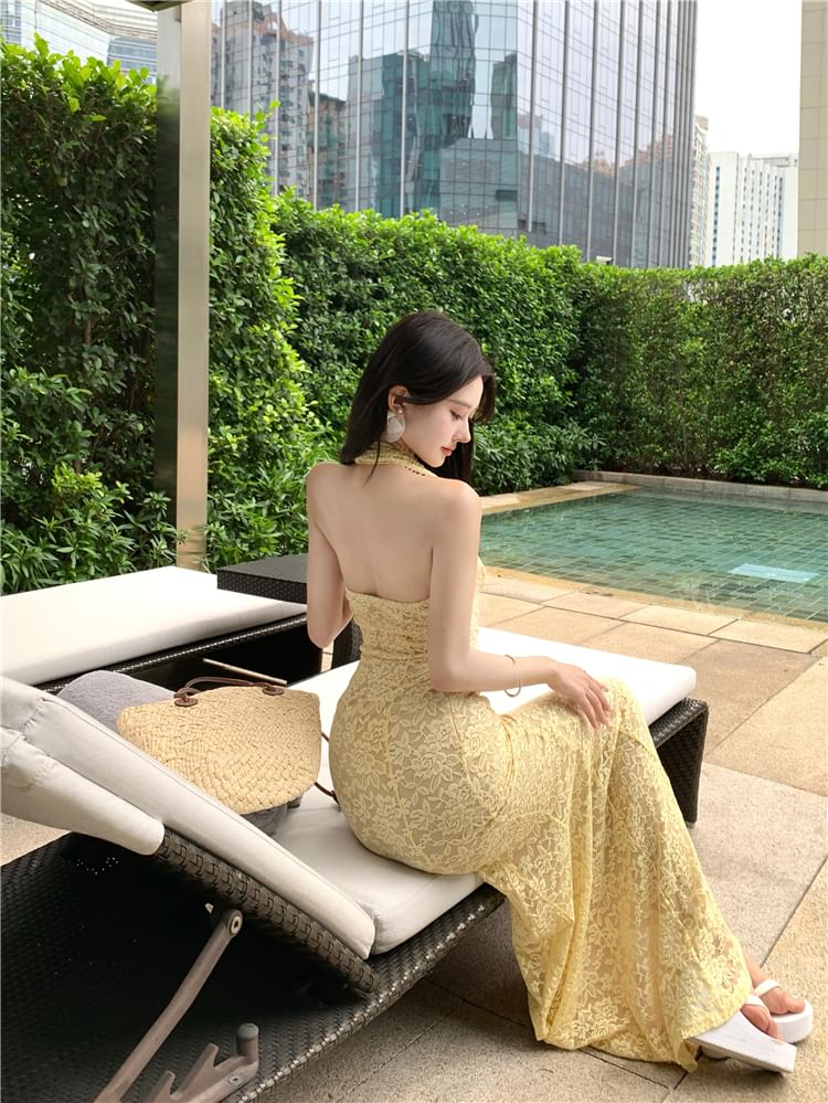 Halter Lace Mermaid Evening Gown V-Neck