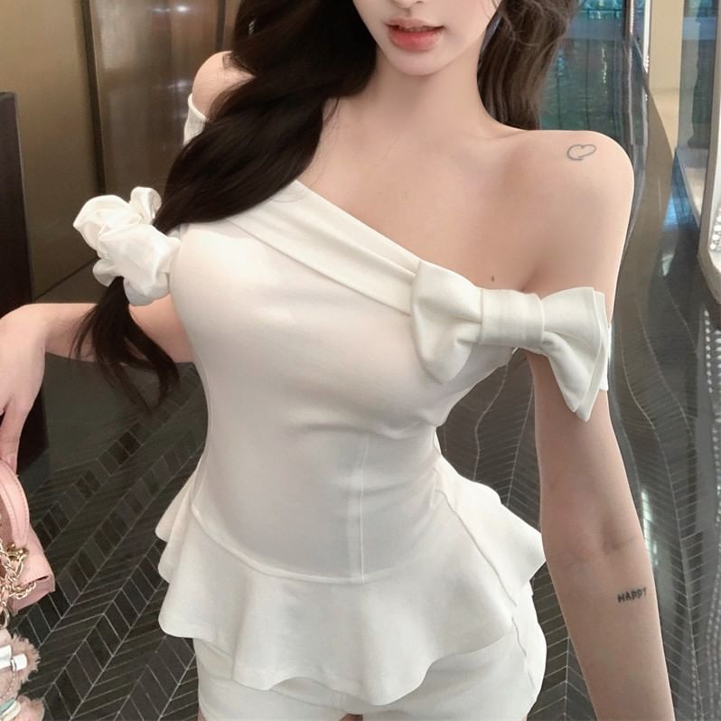 Off-Shoulder Accent Bow Ruffle T-Shirt Hem Crop Plain
