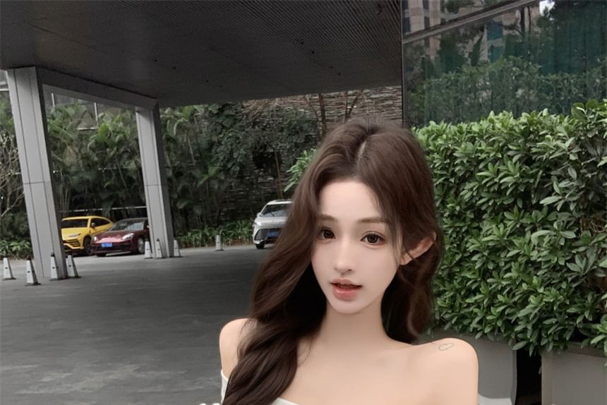 Off-Shoulder Accent Bow Ruffle T-Shirt Hem Crop Plain