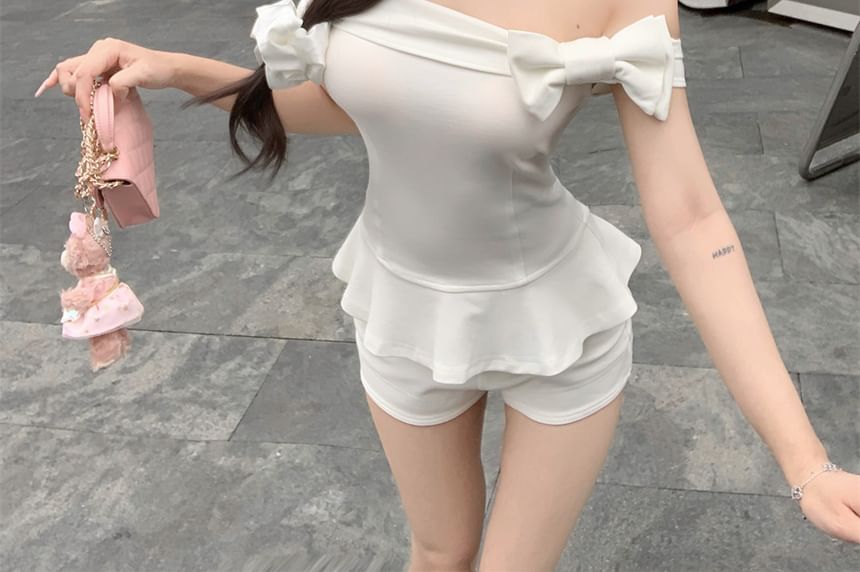 Off-Shoulder Accent Bow Ruffle T-Shirt Hem Crop Plain