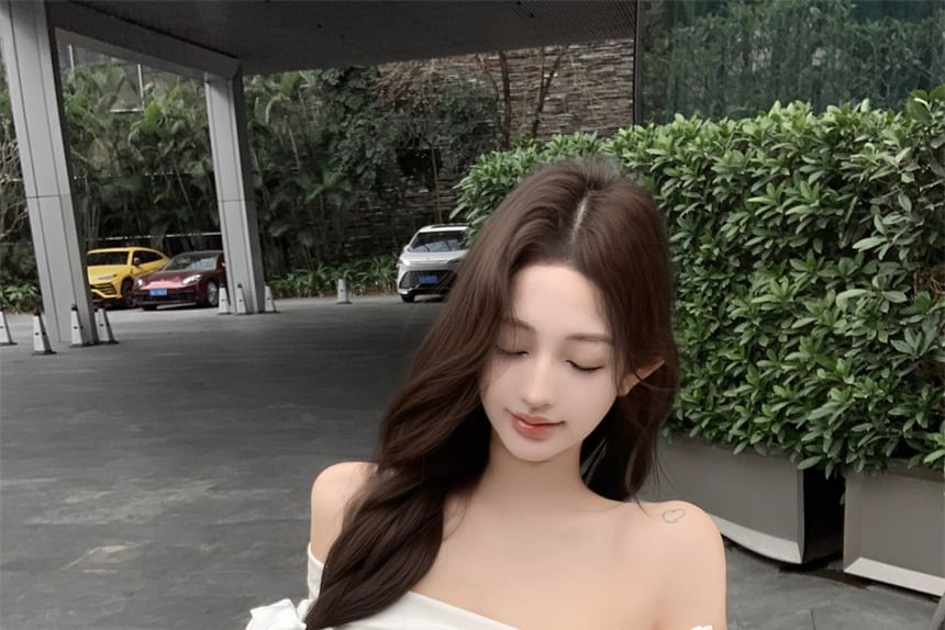 Off-Shoulder Accent Bow Ruffle T-Shirt Hem Crop Plain