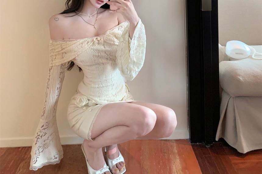 High Floral Top Off-Shoulder Crop Lace Mini Skirt Fit Slim / Rise Accent Panel Long-Sleeve Pencil