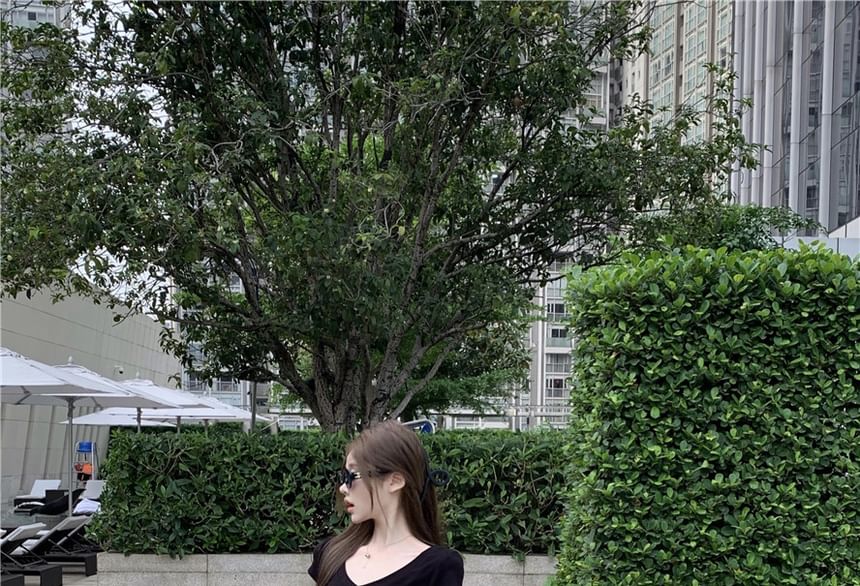 V-Neck Short-Sleeve Tee Crop Slim Fit Plain