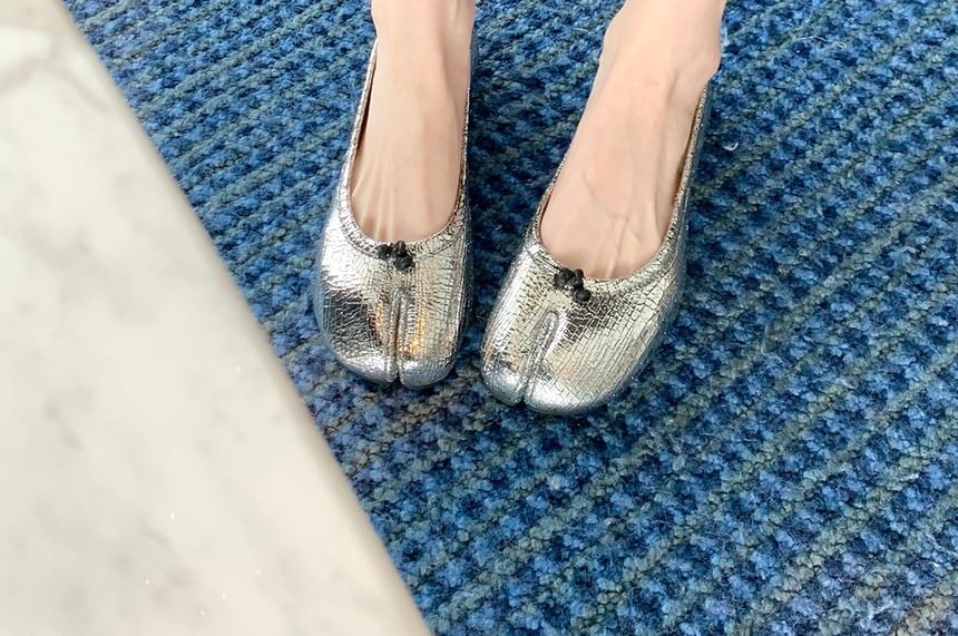 Toe Genuine Leather Metallic Split Flats
