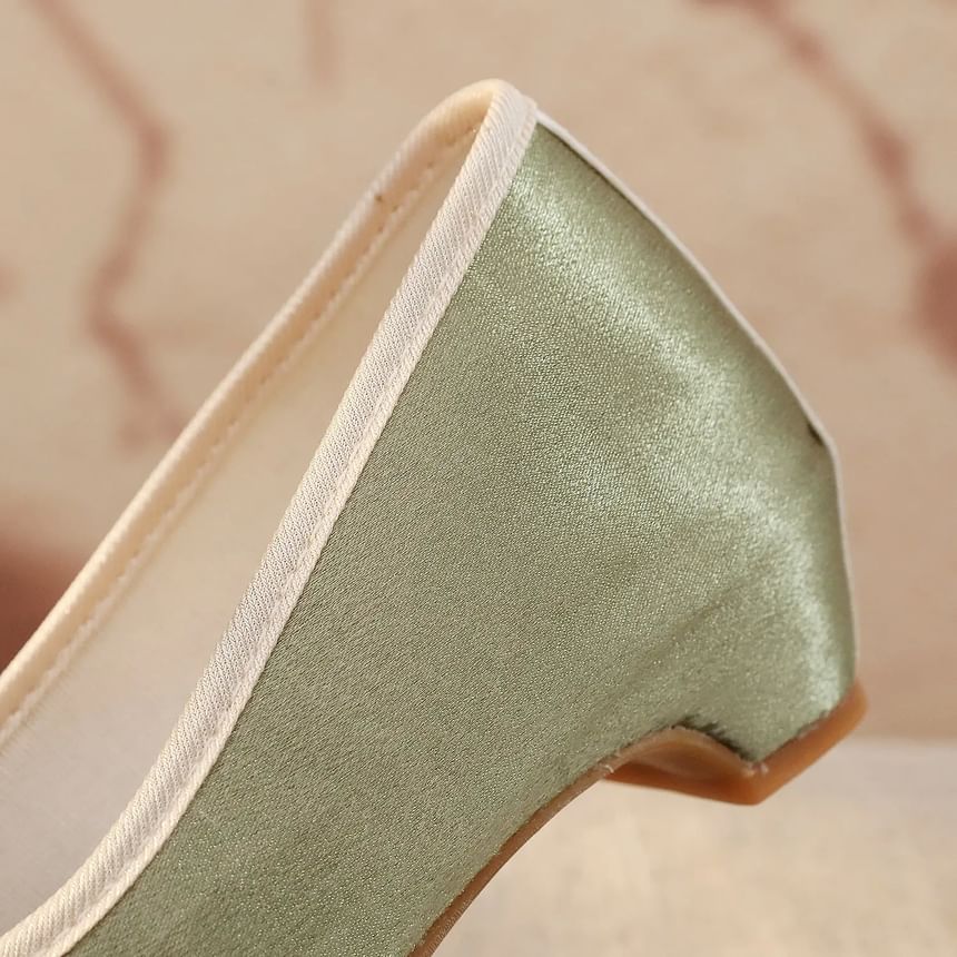 Panel Embroidered Floral Pumps