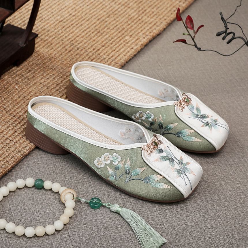 Embroidered Floral Mules Panel