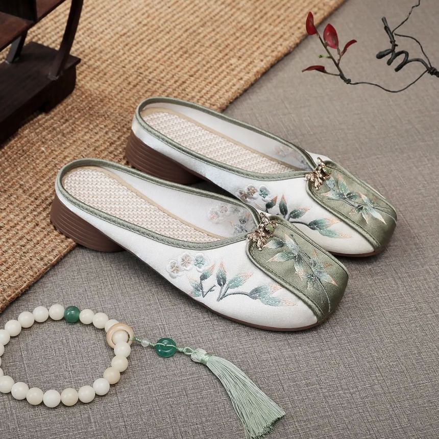 Embroidered Floral Mules Panel