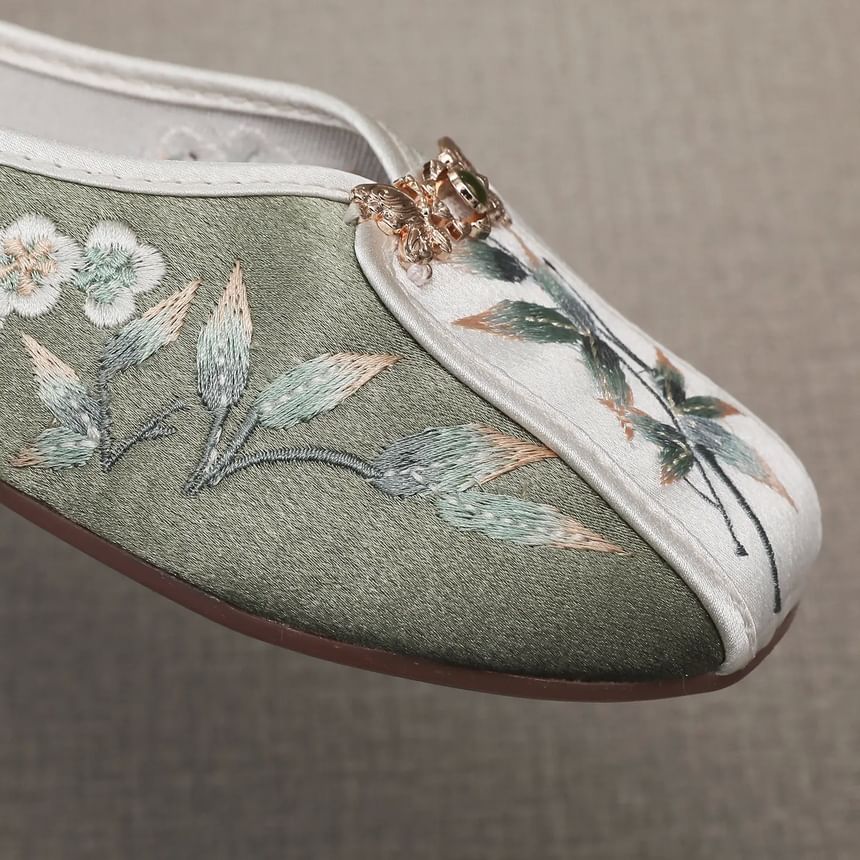 Embroidered Floral Mules Panel