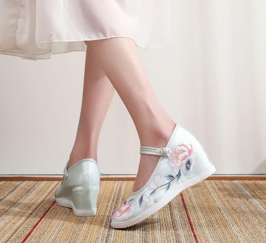 Floral Heel Wedge Embroidery Shoes