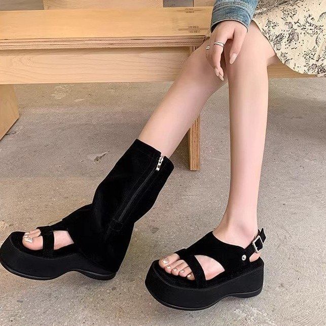 Buckled Platform Loop Toe Gladiator Sandals