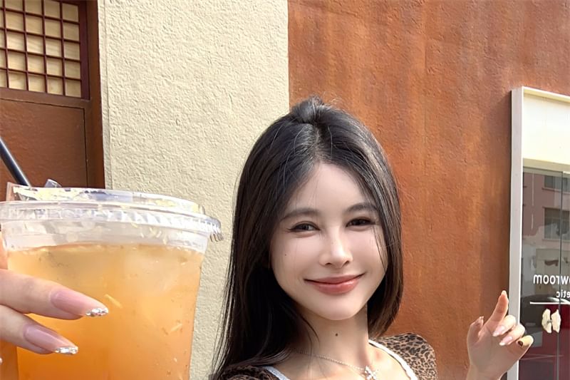 Tee Print V-Neck Slim Trim Short-Sleeve Fit Lace