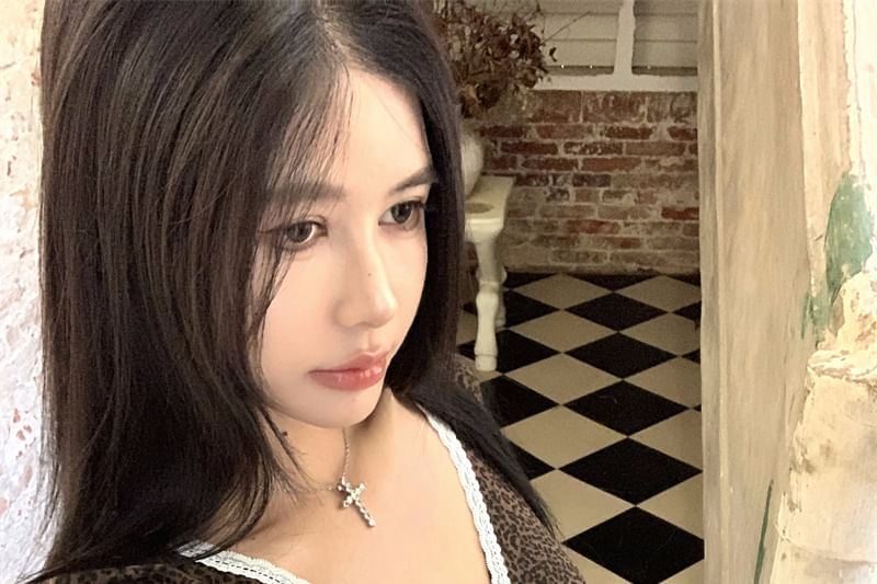 Tee Print V-Neck Slim Trim Short-Sleeve Fit Lace