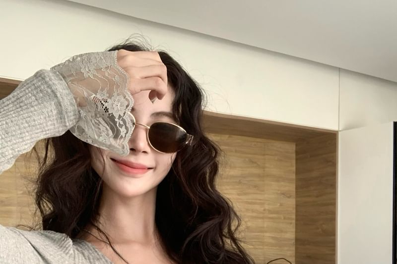 Crop Button Scoop Trim Slim Fit Lace Long-Sleeve Neck Top