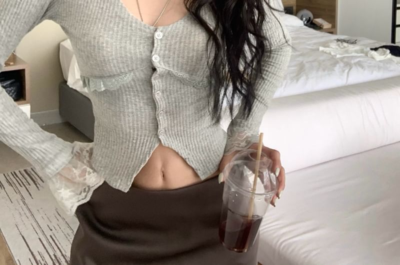 Crop Button Scoop Trim Slim Fit Lace Long-Sleeve Neck Top