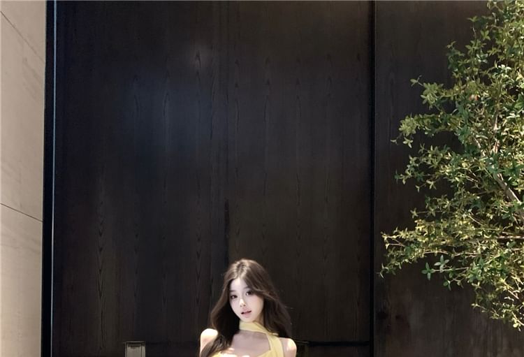 Set: Camisole Plain + Scarf Asymmetrical Hem Ruffle Crop Top V-Neck