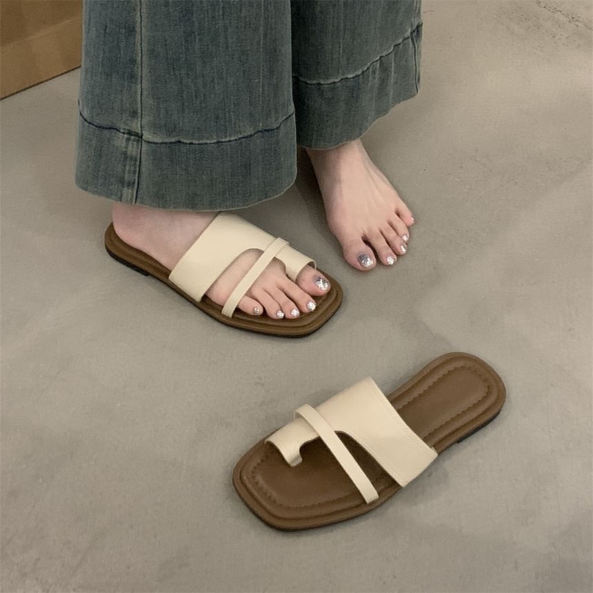 Toe Slide Loop Sandals Flat
