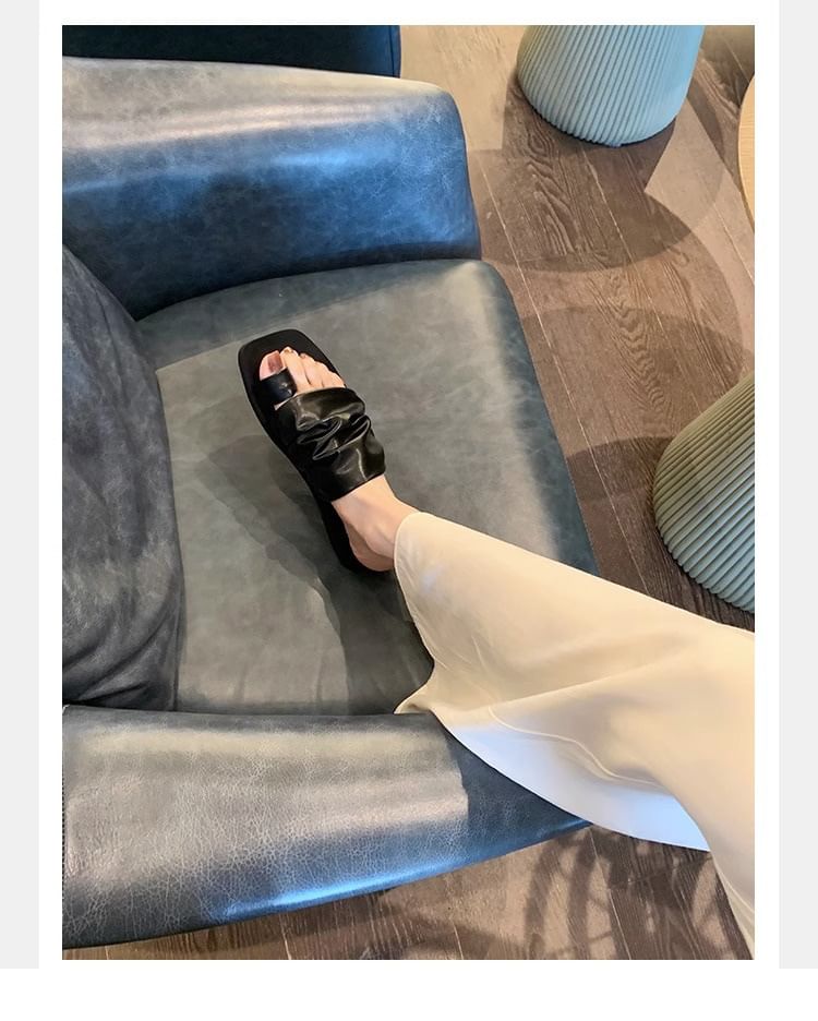 Loop Flat Slide Toe Sandals