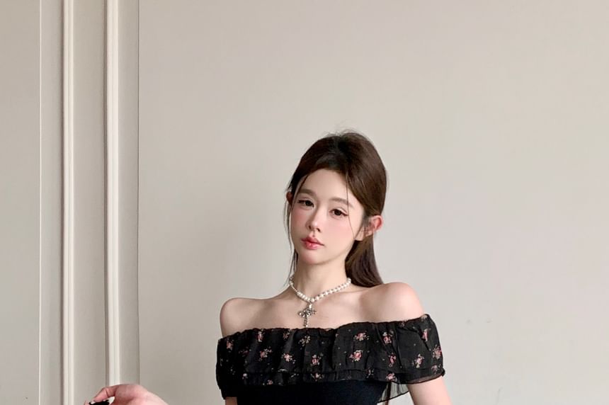 Tee Floral Trim Cap-Sleeve Panel Ruffle Off-Shoulder Slim Fit