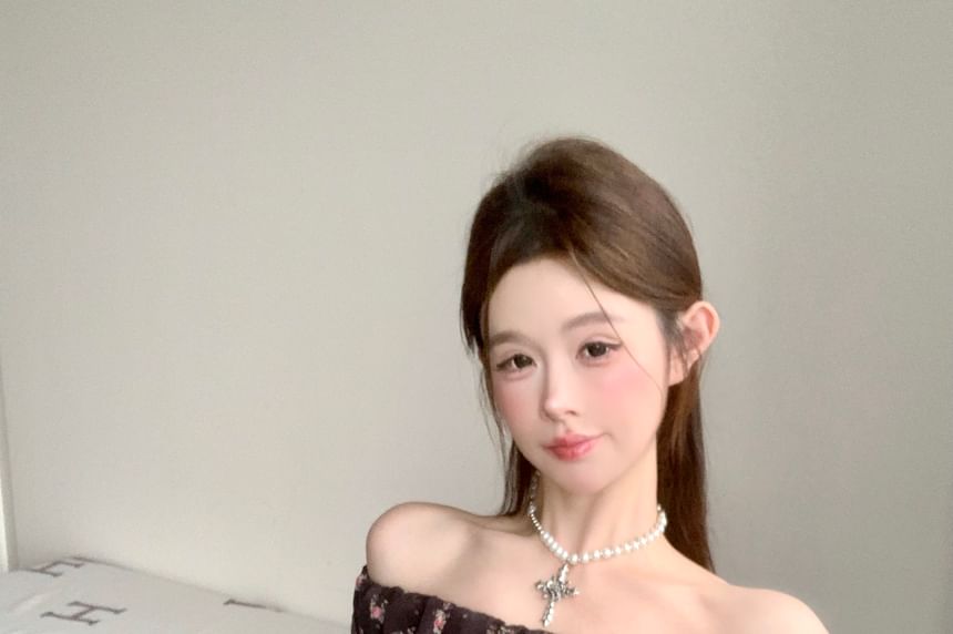 Tee Floral Trim Cap-Sleeve Panel Ruffle Off-Shoulder Slim Fit