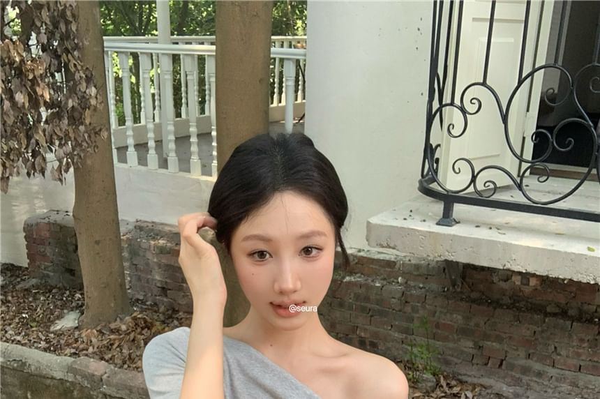 Off-Shoulder Fit Slim Twist Short-Sleeve T-Shirt