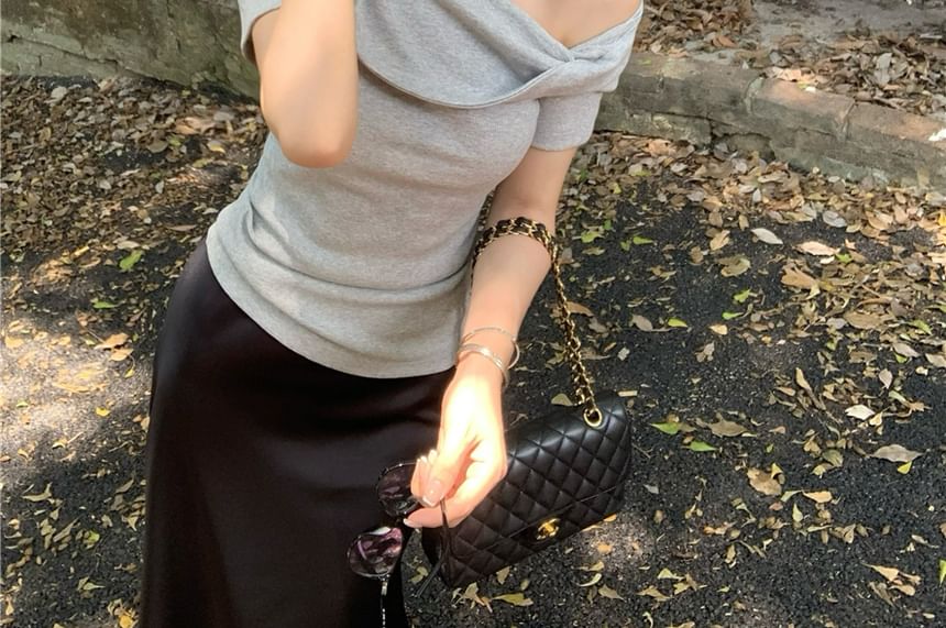 Off-Shoulder Fit Slim Twist Short-Sleeve T-Shirt